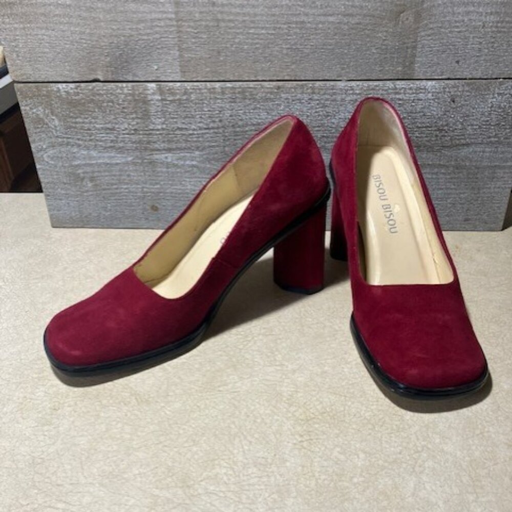 Bisou Bisou suede heels size 7.5